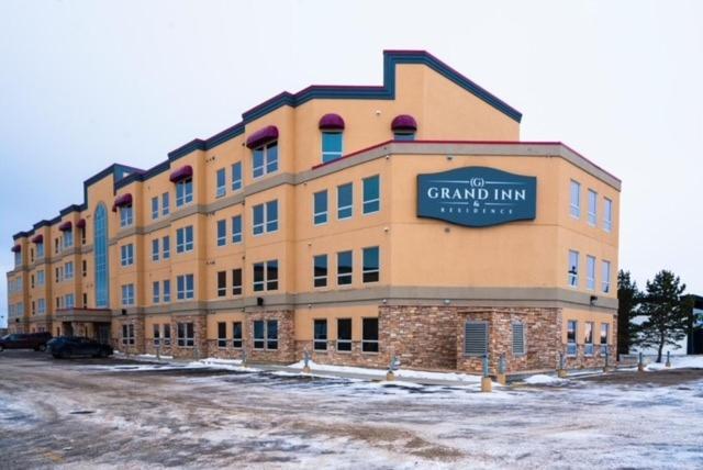 Grand Inn & Residence- Grande Prairie Bagian luar foto