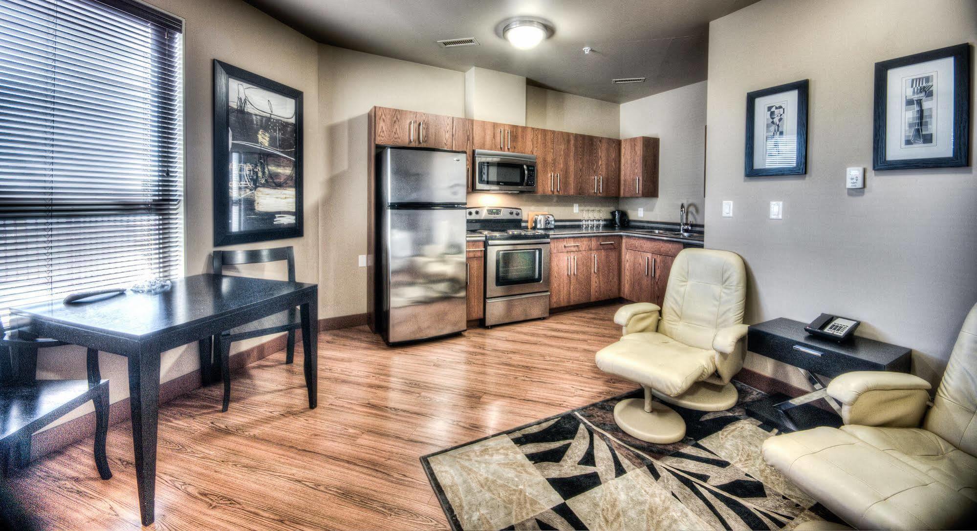 Grand Inn & Residence- Grande Prairie Bagian luar foto
